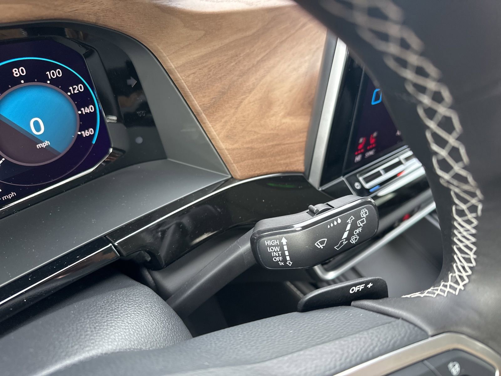 New 2026 Volkswagen Atlas SE image 18