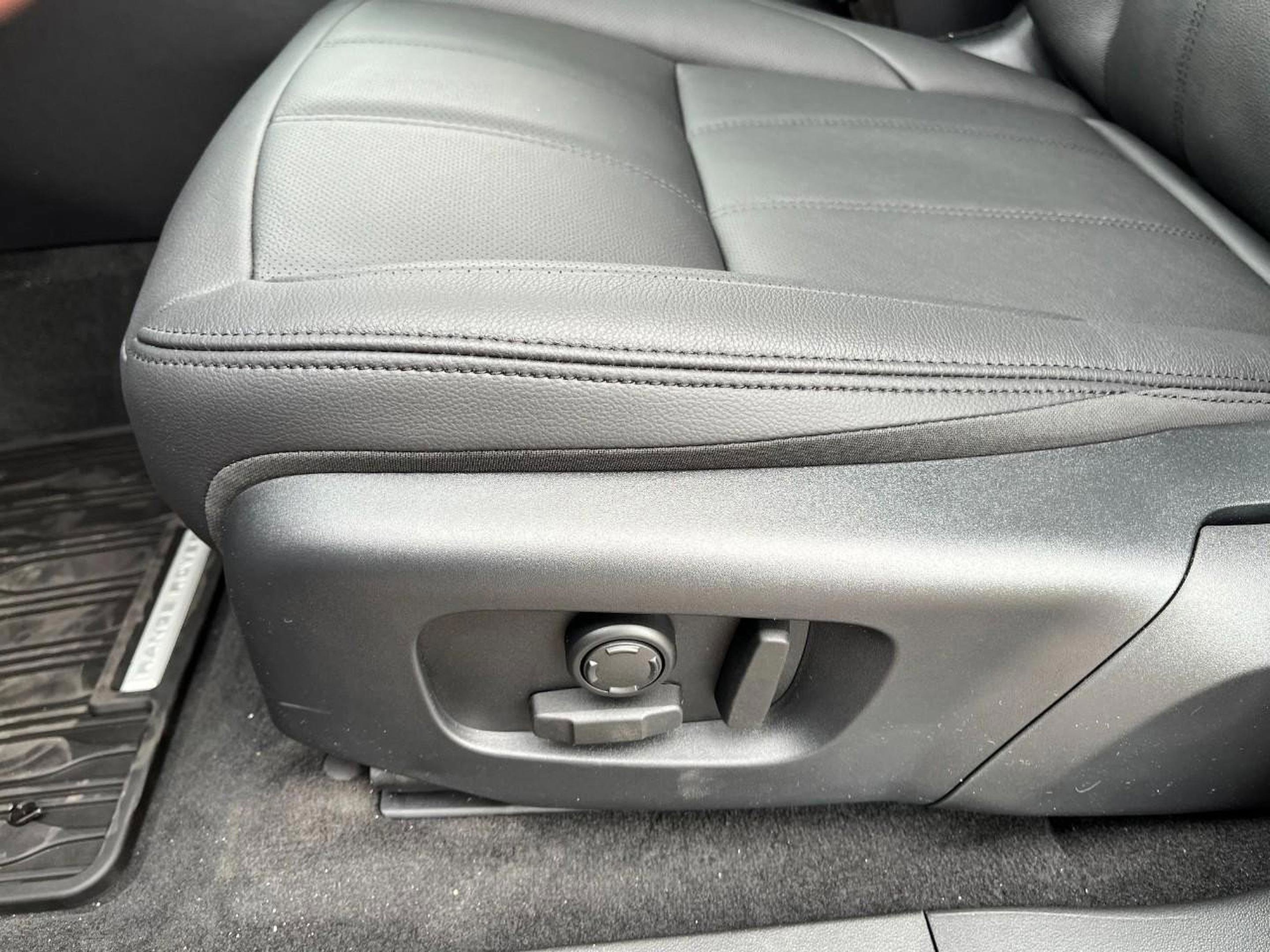 Used 2026 Land Rover Range Rover Evoque S image 35