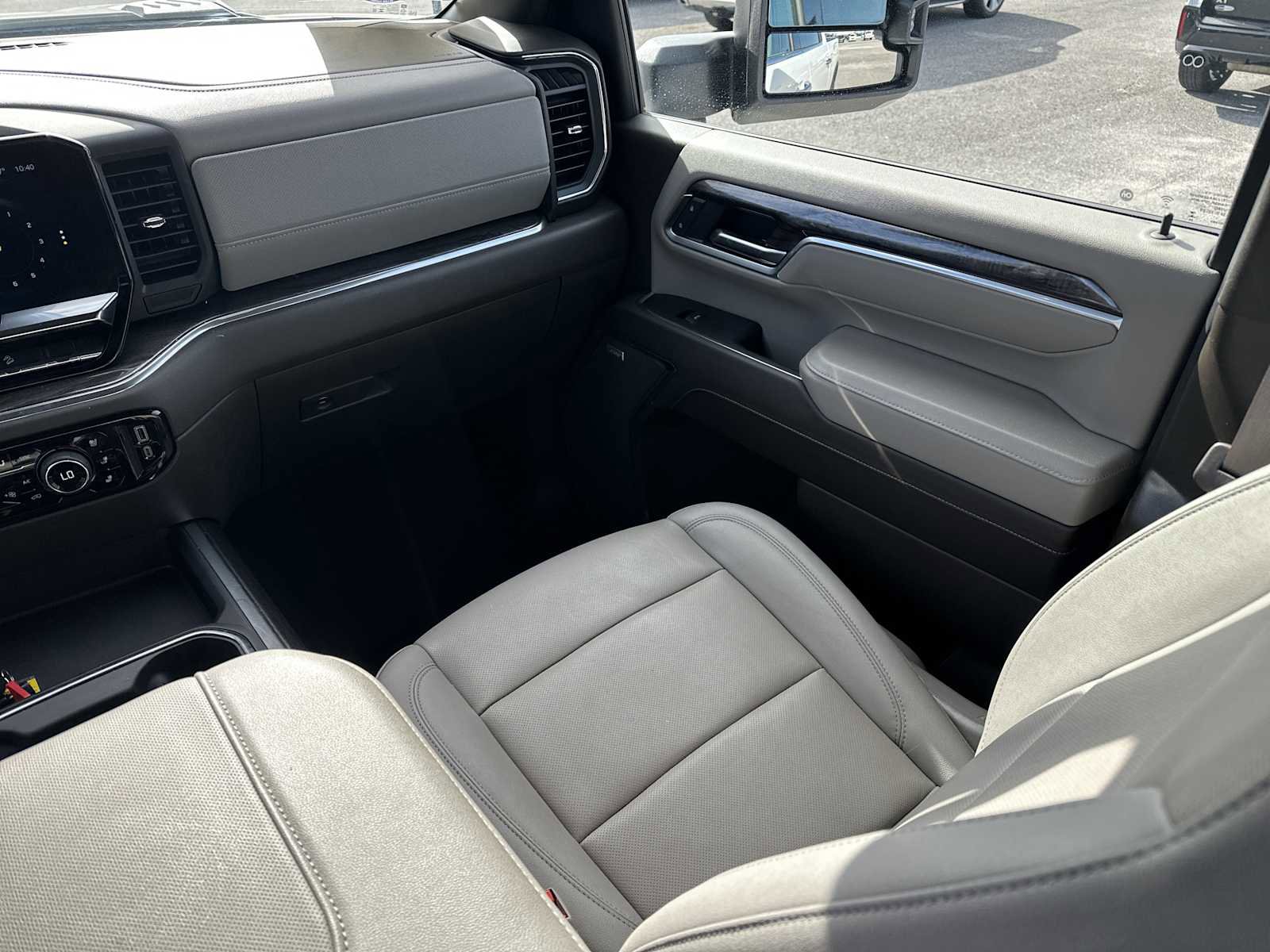 Used 2025 Chevrolet Silverado 2500 LTZ w/ Z71 Chrome Sport Edition image 13