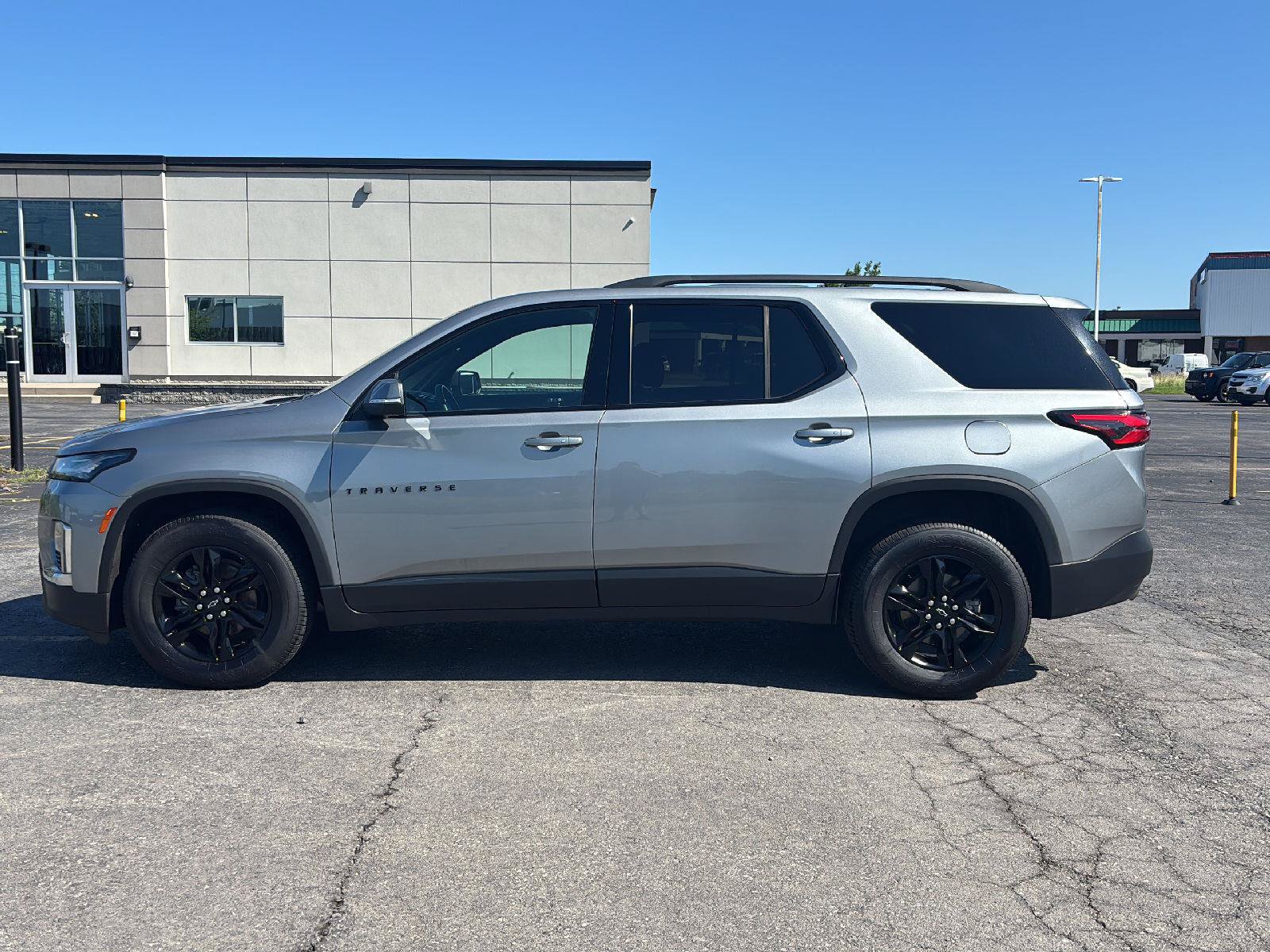 Used 2023 Chevrolet Traverse LT w/ Midnight/Sport Edition AWD/4WD image 4