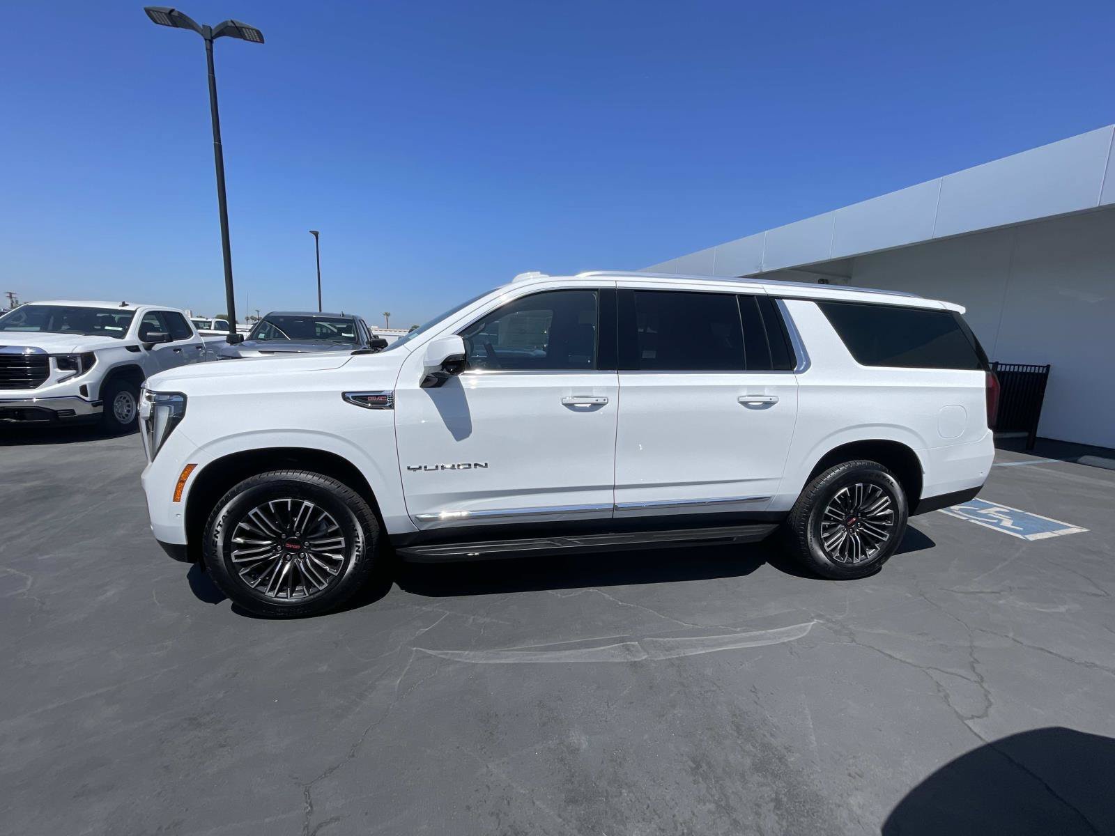 New 2026 GMC Yukon XL Elevation RWD image 7