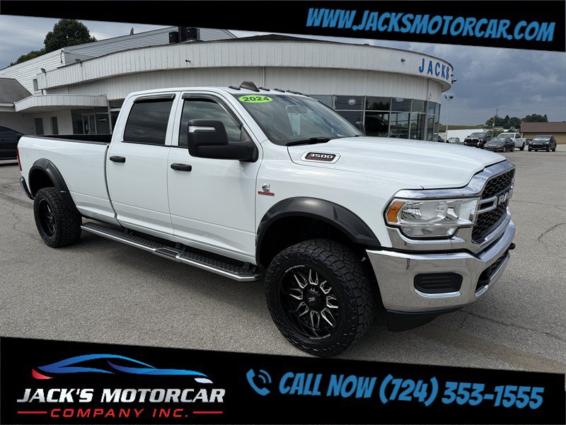 Used 2024 RAM 3500 Tradesman w/ Chrome Appearance Group AWD/4WD image 7
