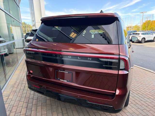 New 2027 Lincoln Navigator Reserve AWD/4WD image 3