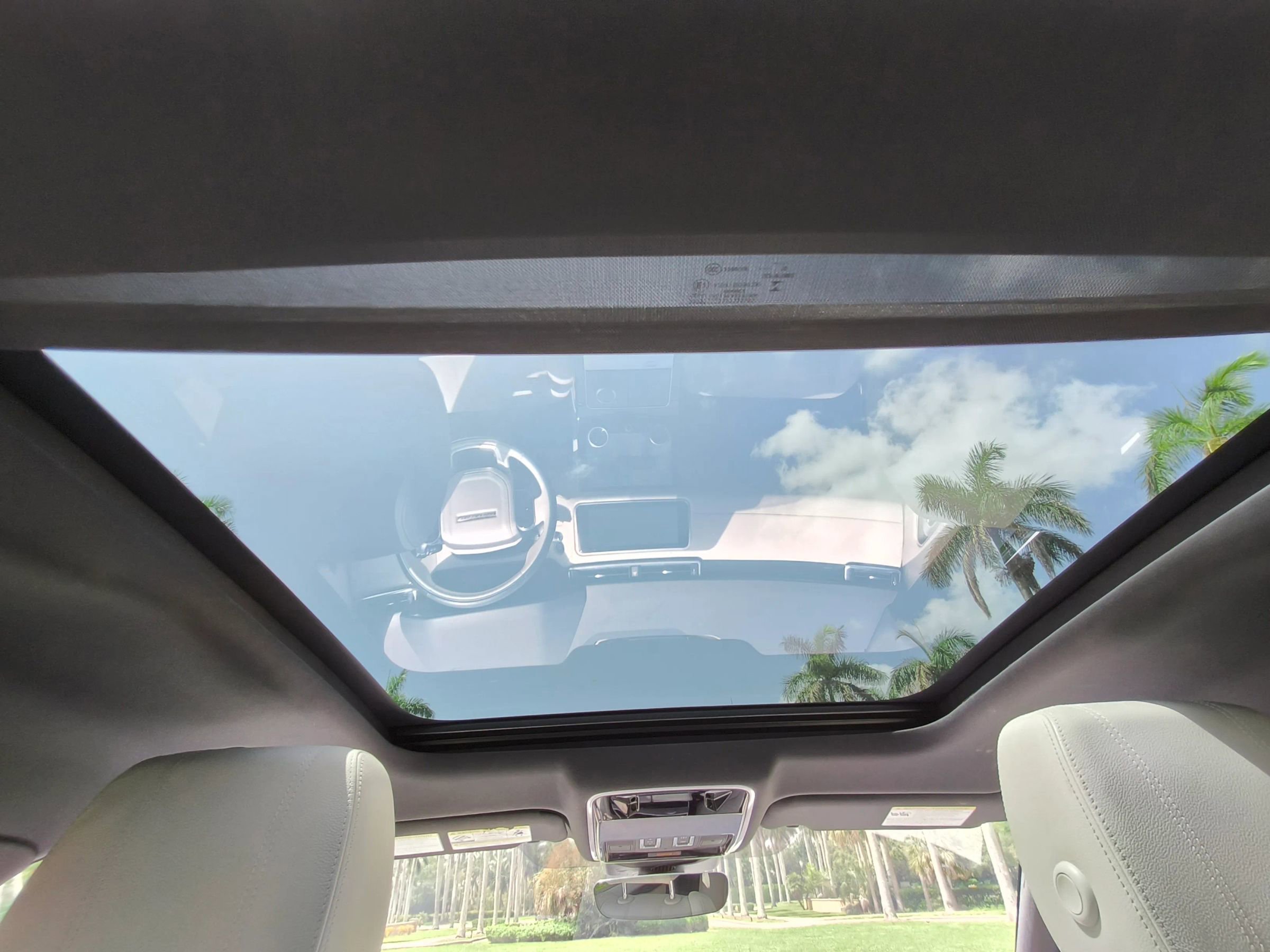 Used 2019 Land Rover Range Rover Velar R-Dynamic SE image 22