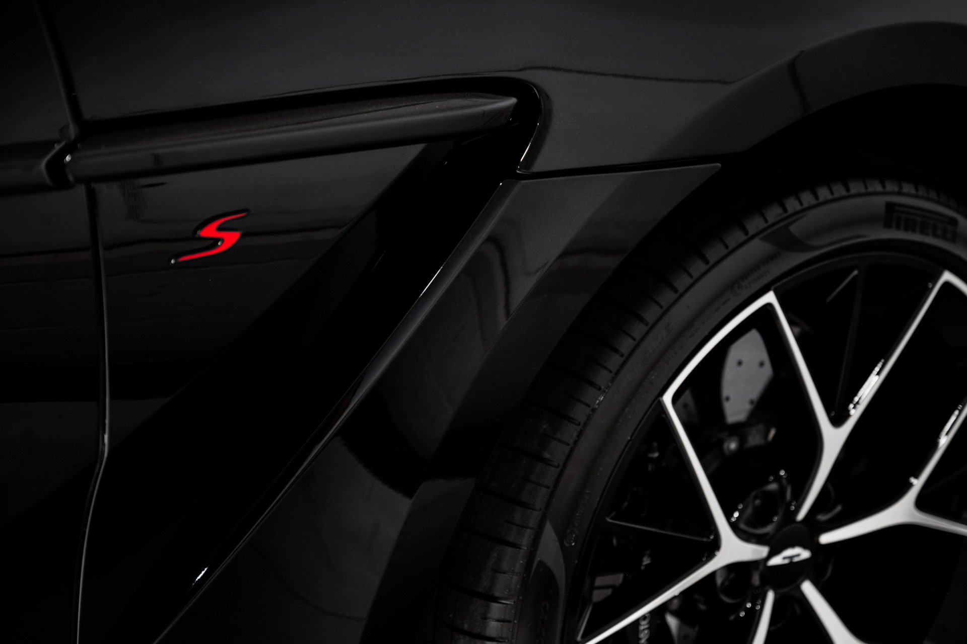 New 2026 Aston Martin DBX S image 9