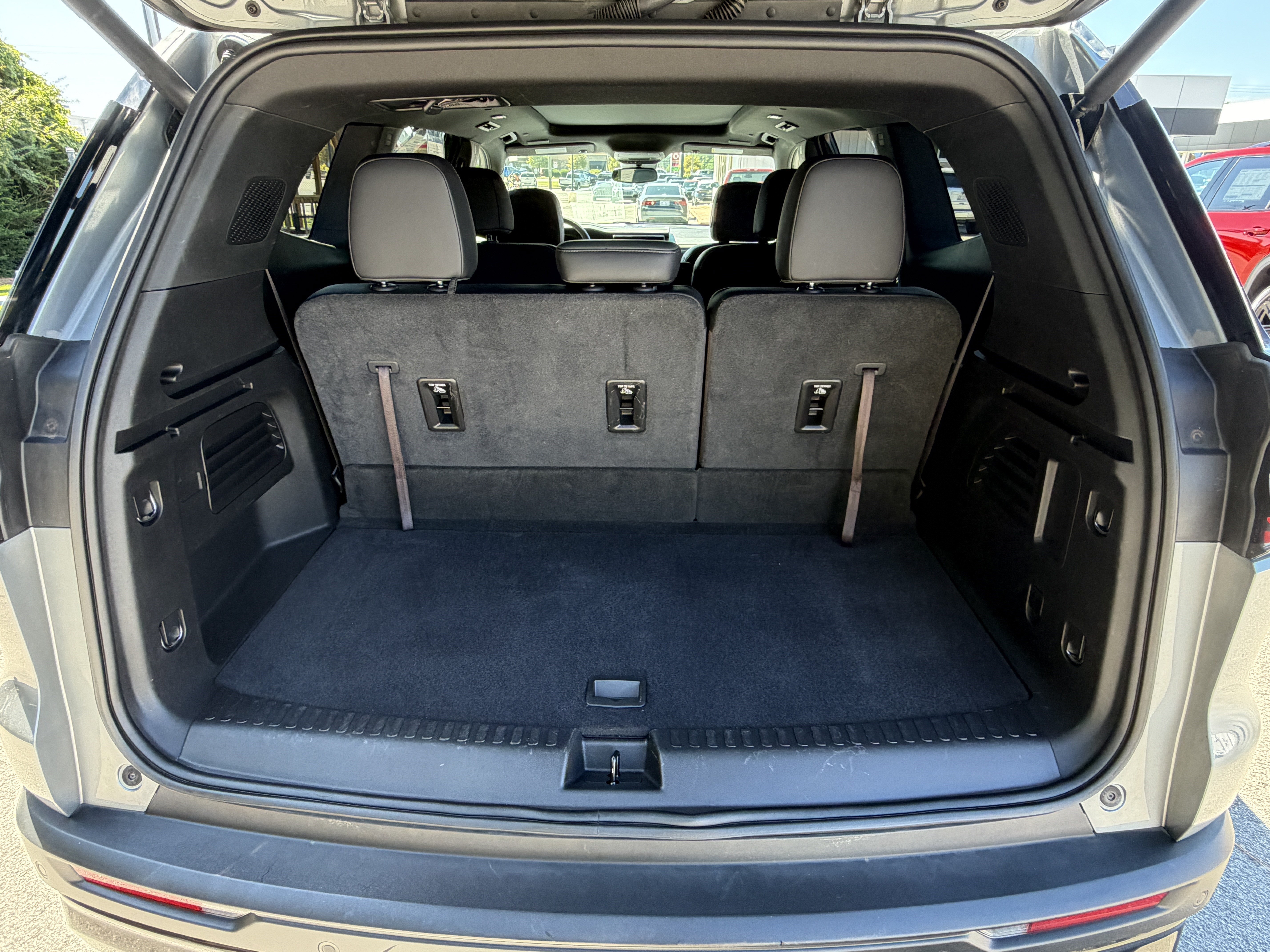 Used 2025 GMC Acadia AT4 w/ Luxury Package AWD/4WD image 4