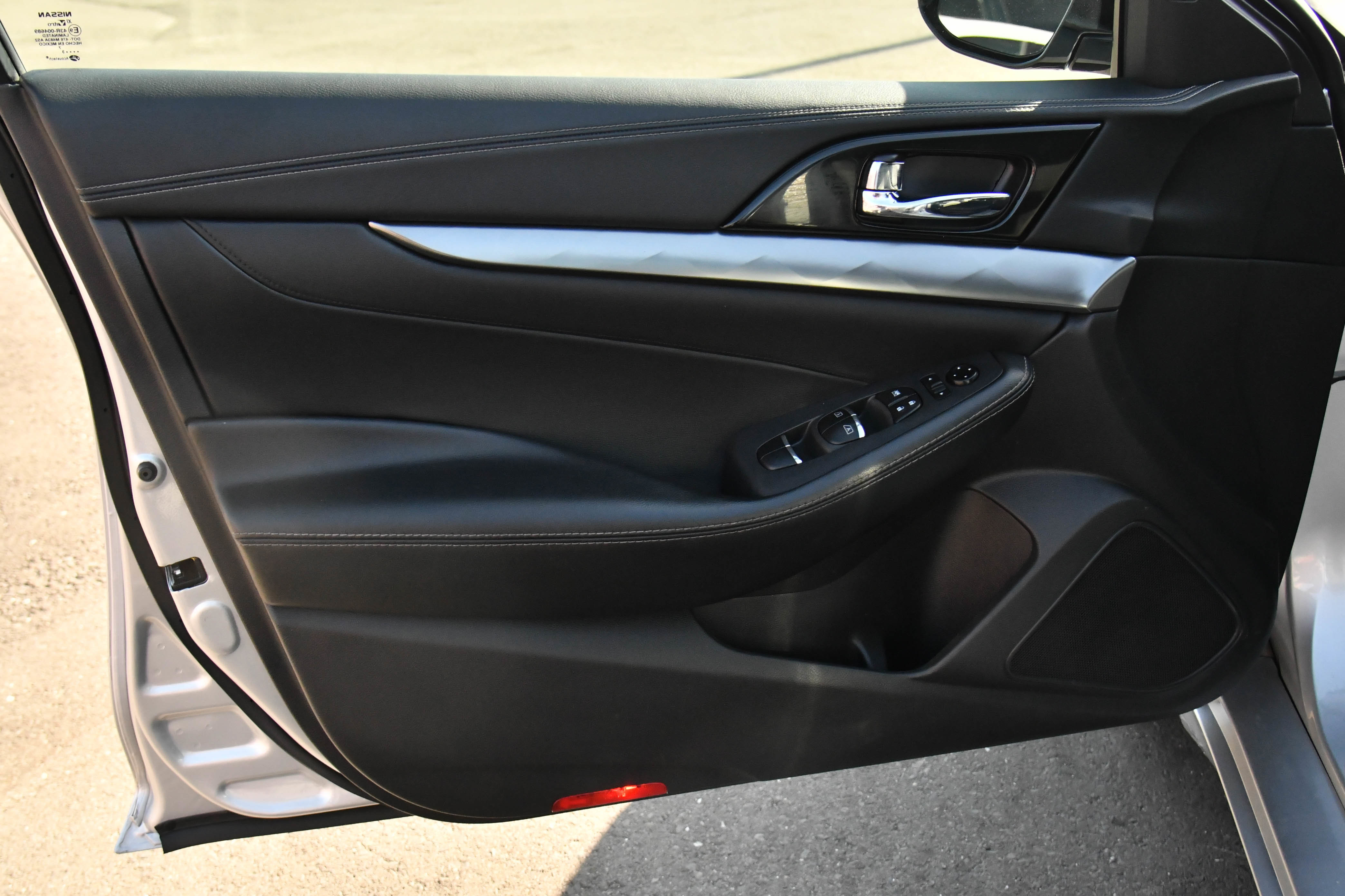 Used 2023 Nissan Maxima SV w/ Floor Mat Group FWD image 14