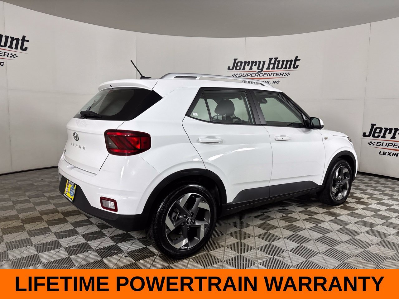 Used 2025 Hyundai Venue SEL FWD image 6