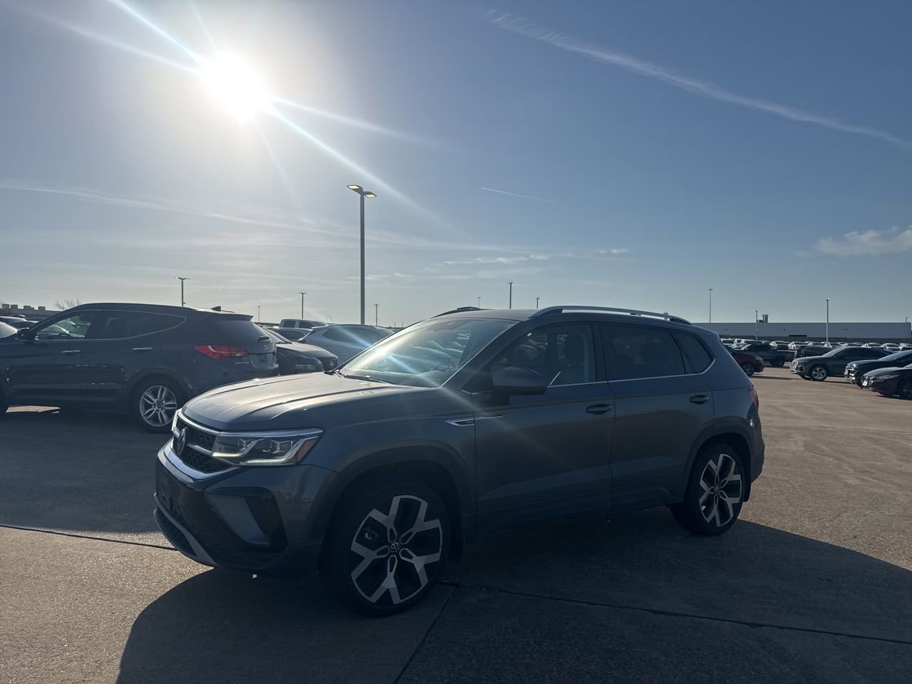 Used 2022 Volkswagen Taos SEL image 9