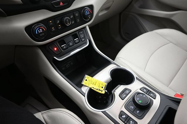 Used 2020 GMC Terrain Denali w/ Denali Premium Package AWD/4WD image 17