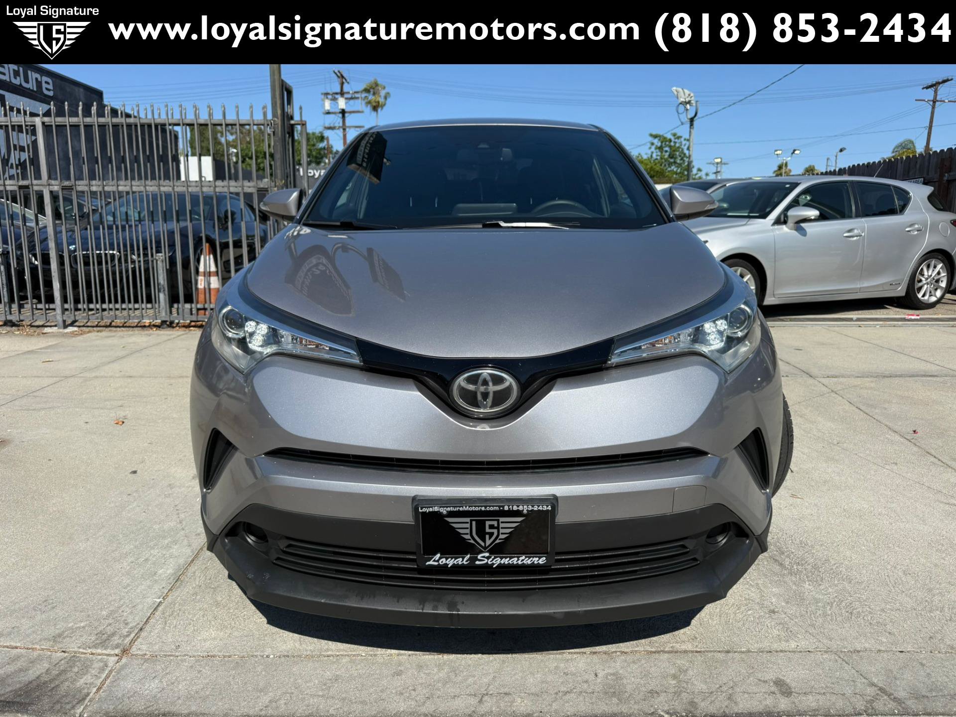 Used 2018 Toyota C-HR XLE FWD image 2