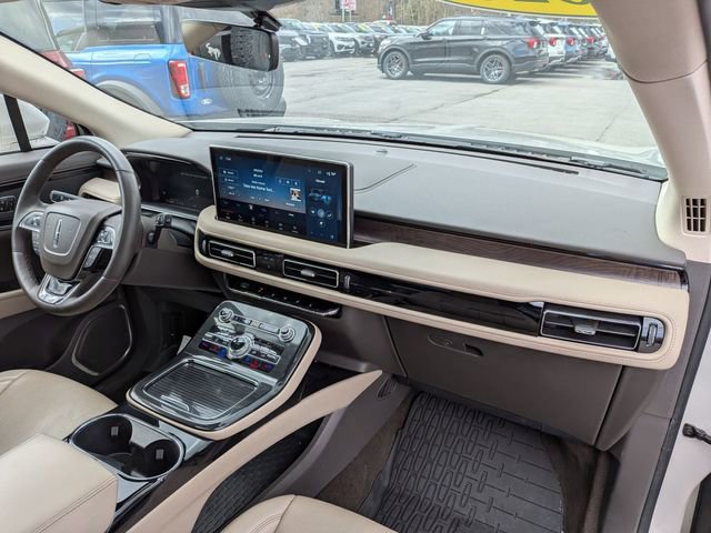 Used 2023 Lincoln Nautilus Reserve image 23