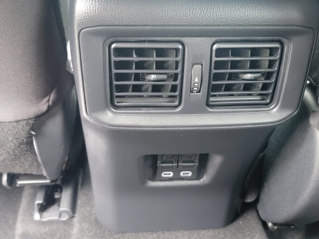 Used 2025 Toyota RAV4 XLE AWD/4WD image 32