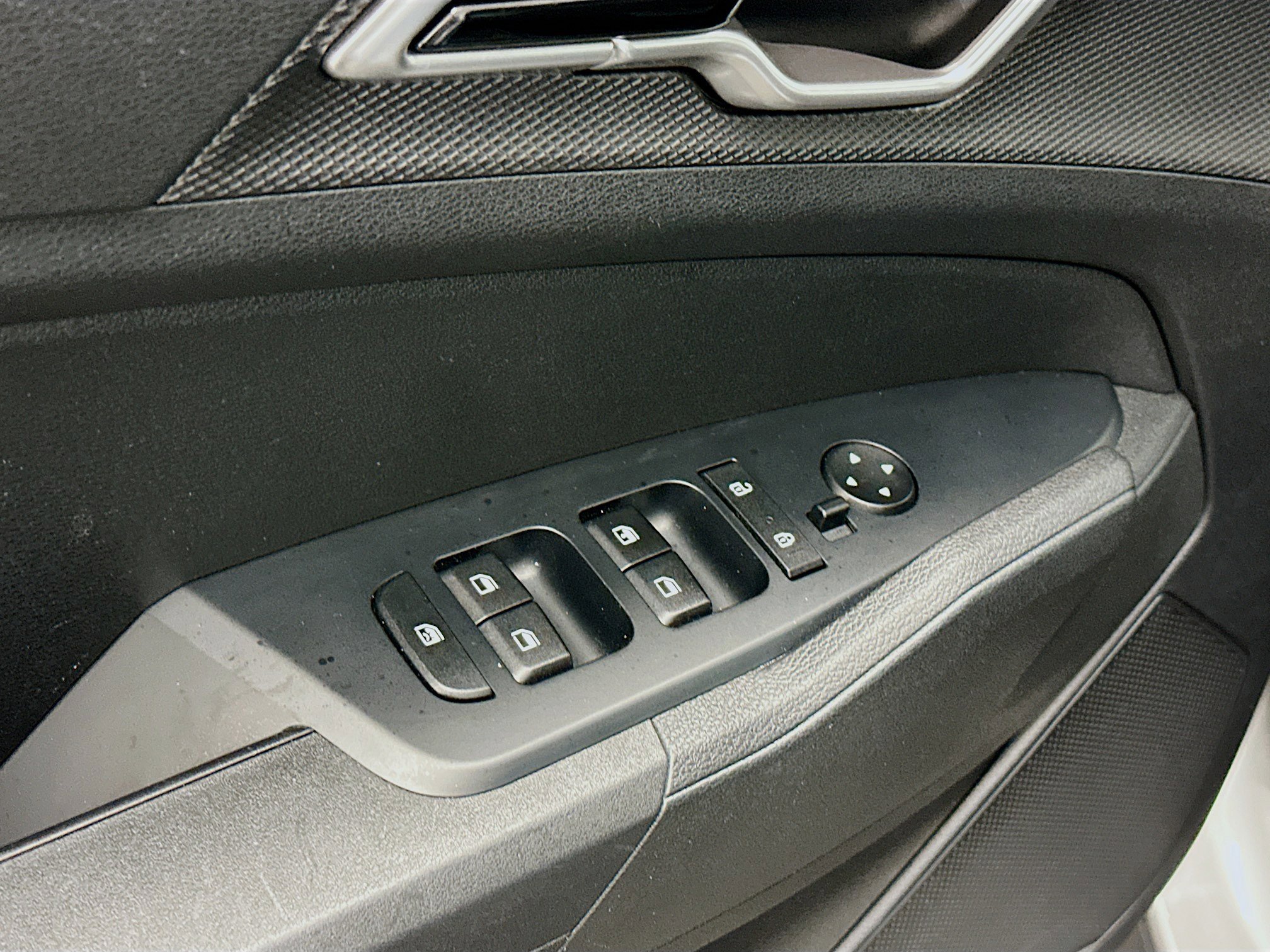 Used 2025 Kia Sportage LX image 15