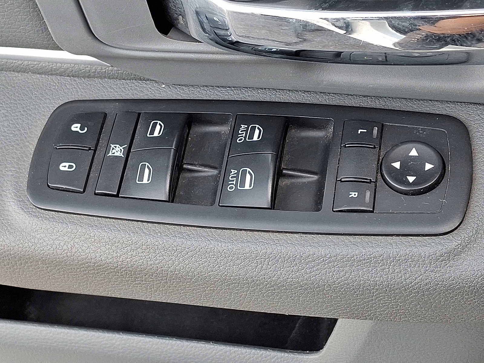 Used 2018 RAM 2500 SLT image 22