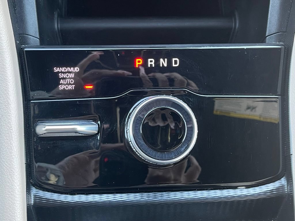 Certified 2025 Jeep Grand Cherokee Limited AWD/4WD image 37