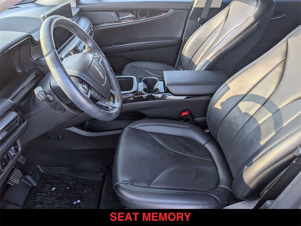 Used 2023 Lincoln Nautilus Reserve w/ Monochromatic Package image 3