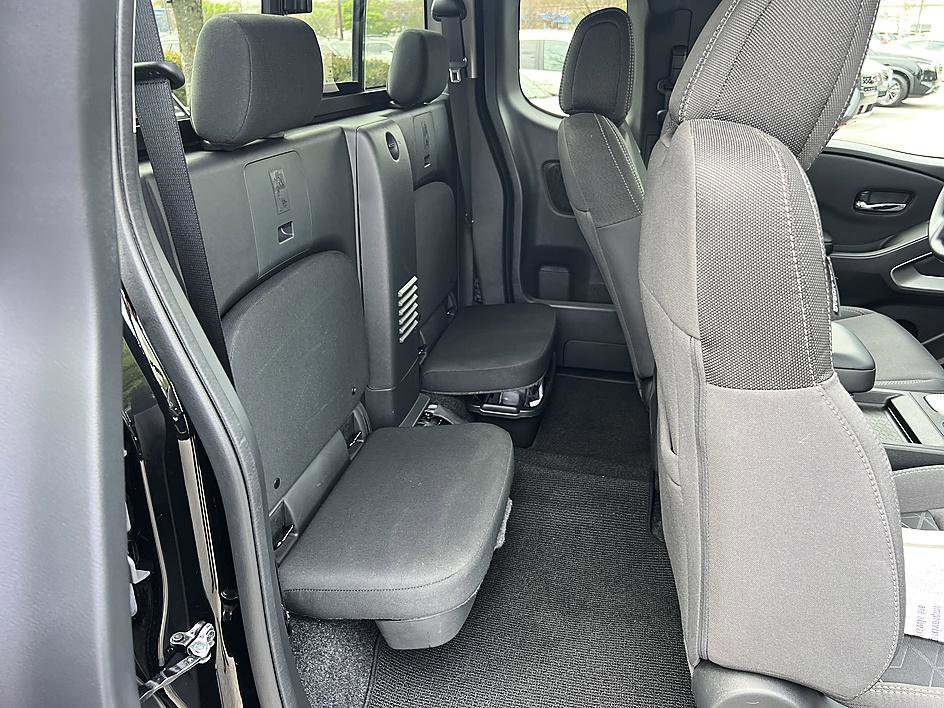Certified 2025 Nissan Frontier SV image 17