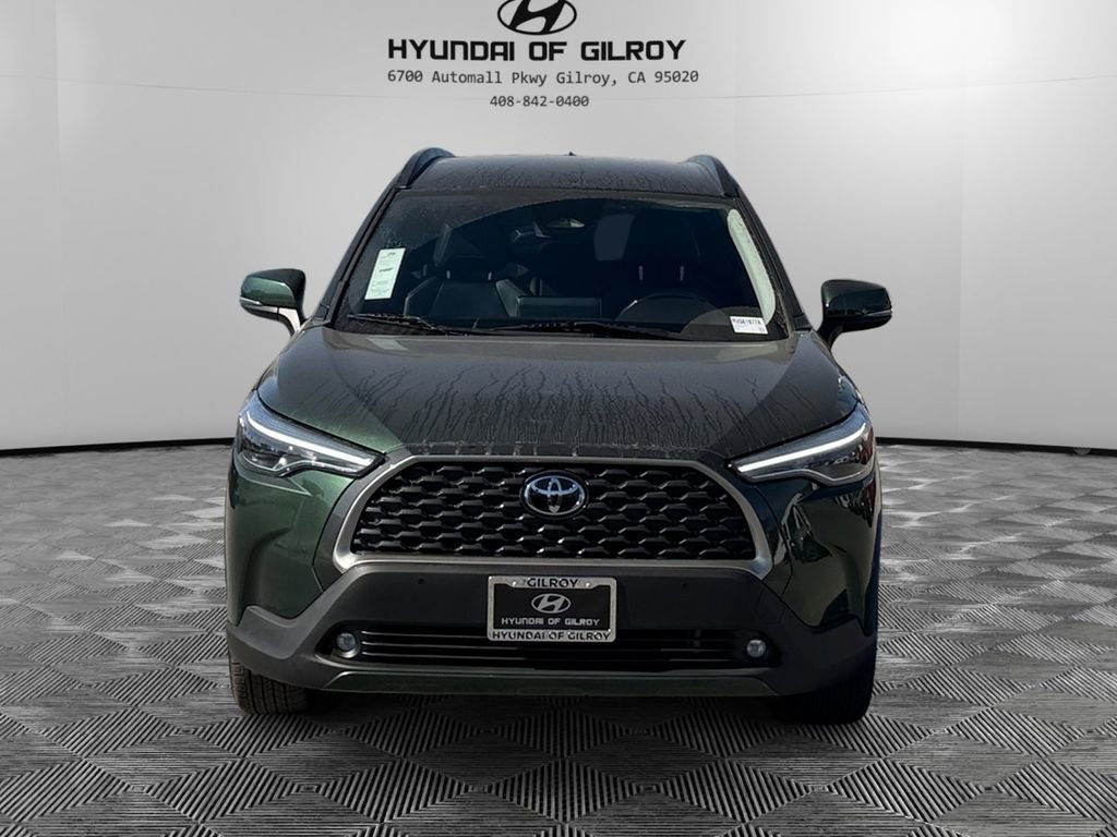 Used 2024 Toyota Corolla Cross XLE image 2