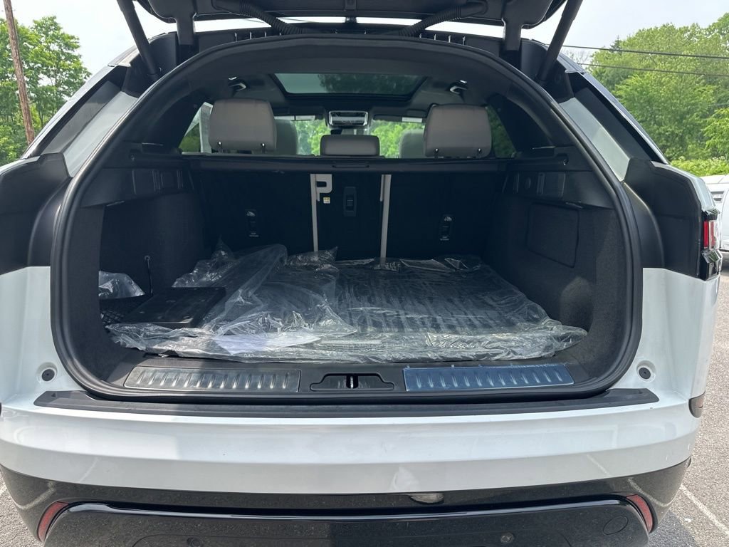 Used 2022 Land Rover Range Rover Velar R-Dynamic S image 17