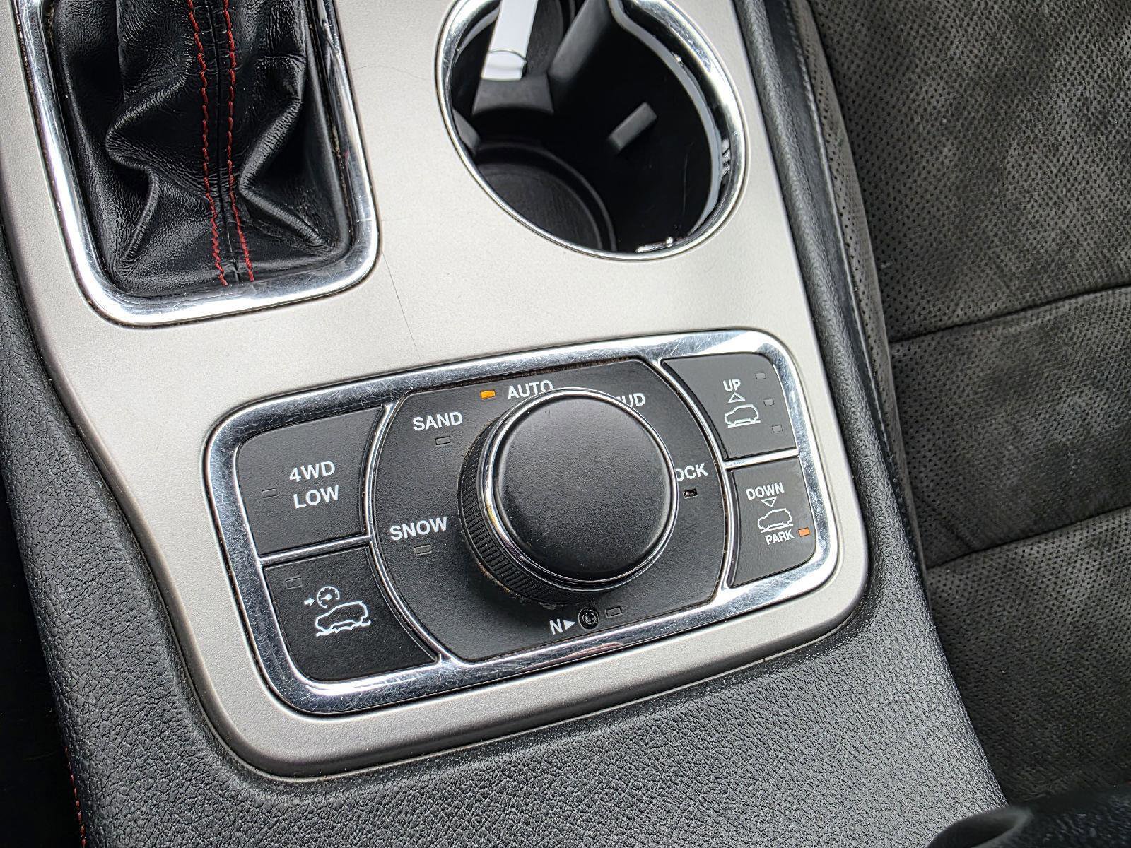 Used 2020 Jeep Grand Cherokee Trailhawk AWD/4WD image 17
