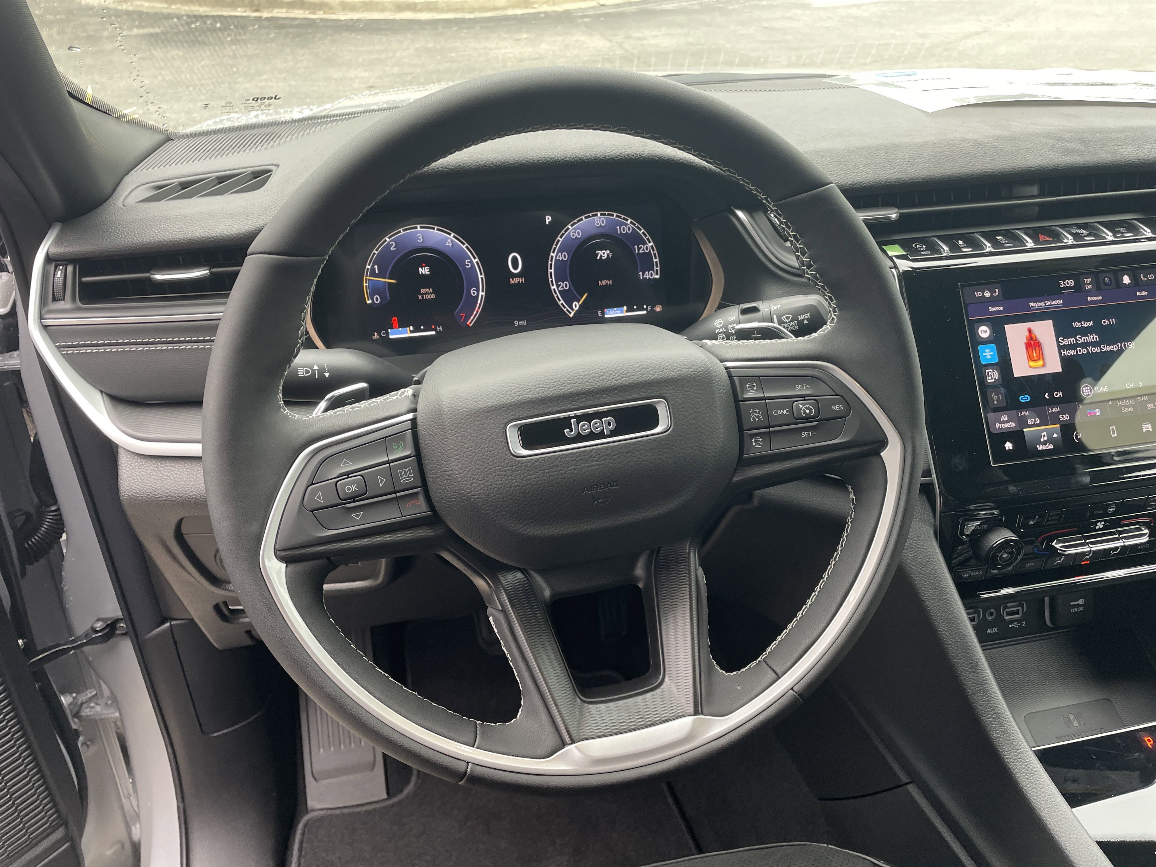 New 2025 Jeep Grand Cherokee Altitude image 16