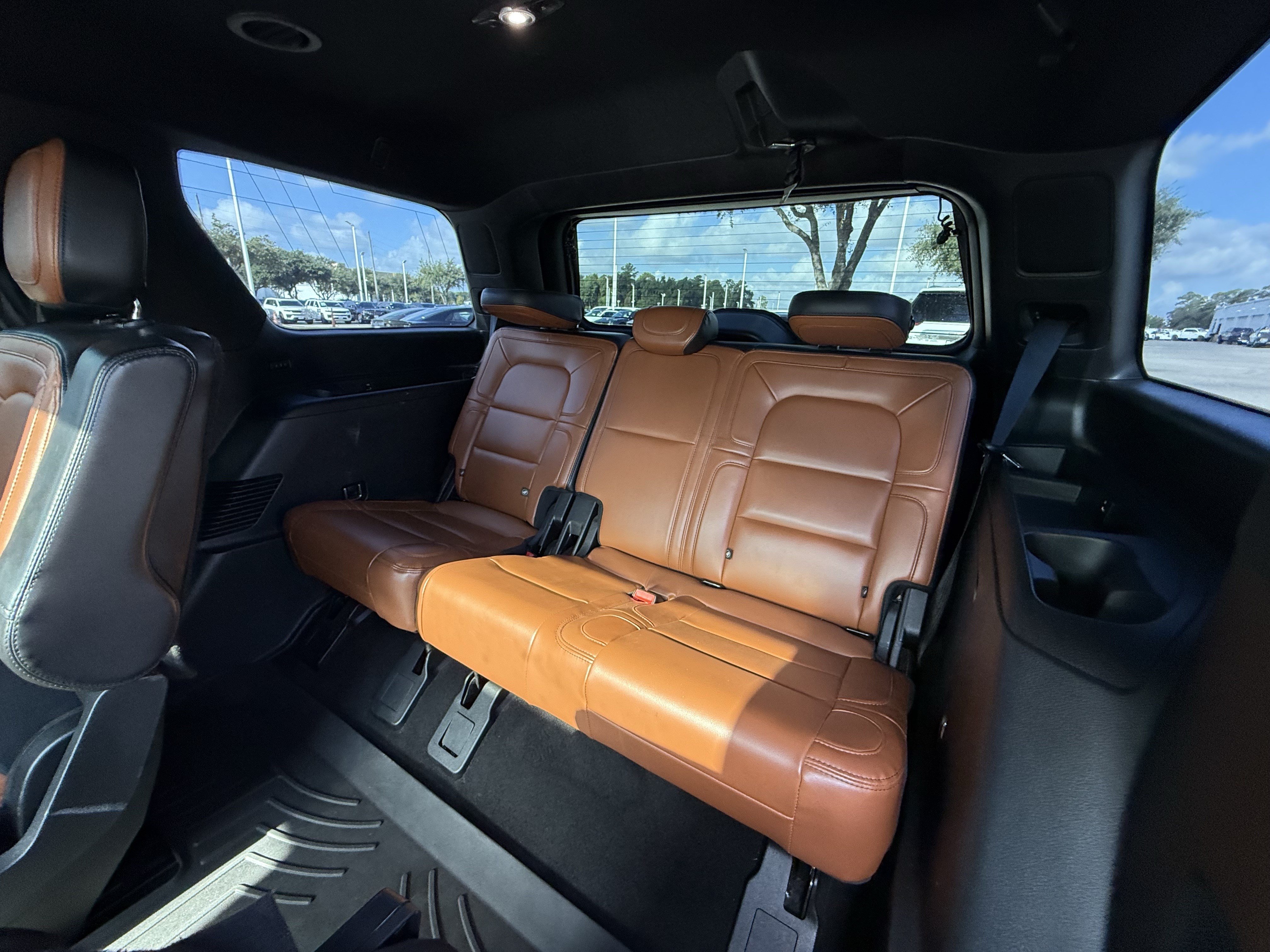 Used 2021 Lincoln Navigator Reserve w/ Luxury Package RWD image 32