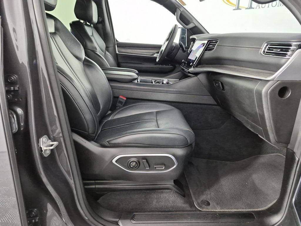 Used 2024 Jeep Wagoneer Series II w/ Flexible Seating Group RWD image 37