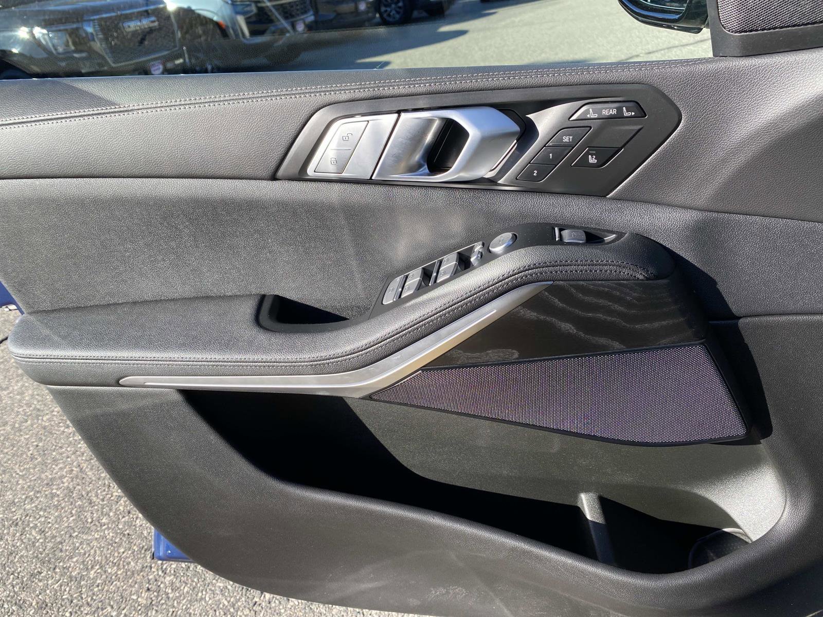 Used 2020 BMW X7 xDrive40i w/ Cold Weather Package image 19