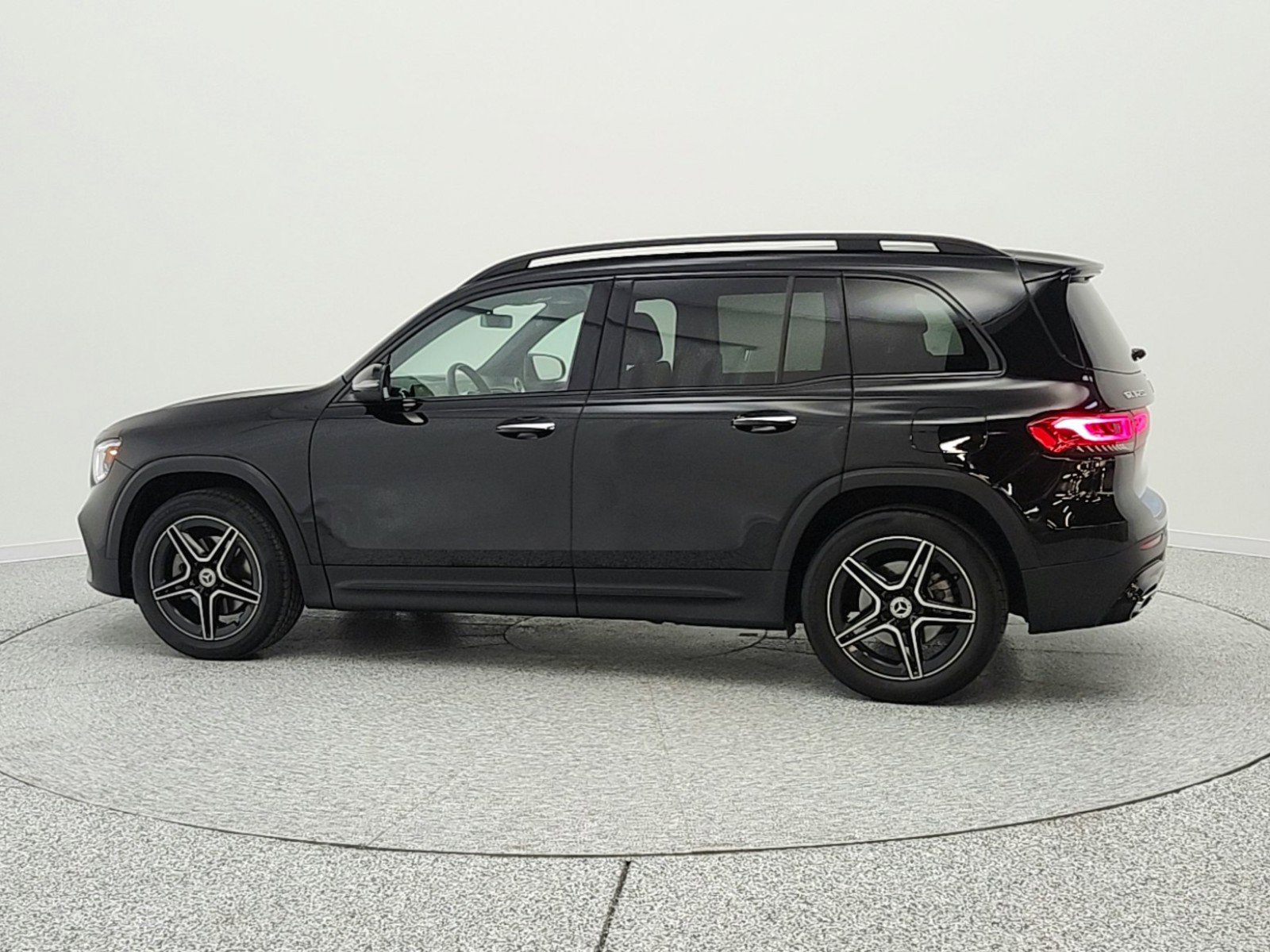 Used 2023 Mercedes-Benz GLB 250 image 8