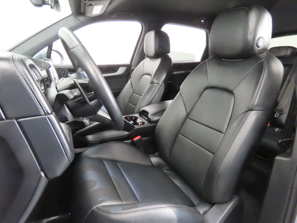 Certified 2026 Porsche Cayenne AWD/4WD image 5