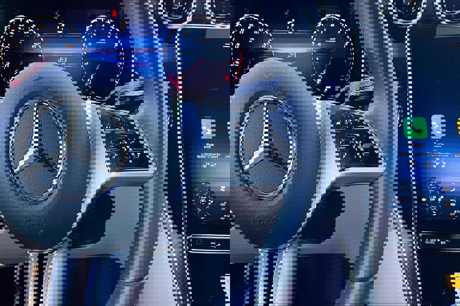 Used 2025 Mercedes-Benz GLC 300 4MATIC image 25