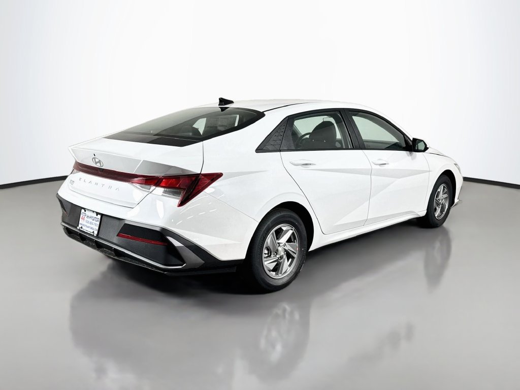 New 2026 Hyundai Elantra SE FWD image 8