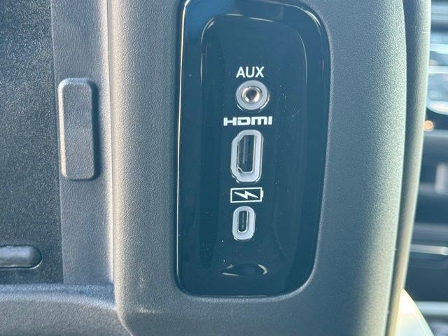 New 2026 Chrysler Pacifica Select image 32