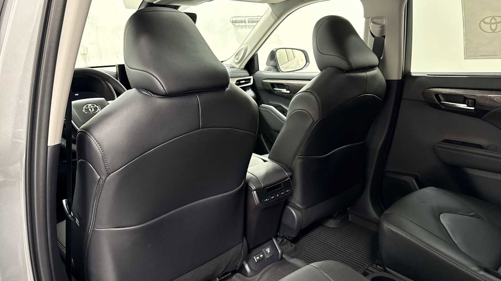 New 2025 Toyota Highlander Limited image 27