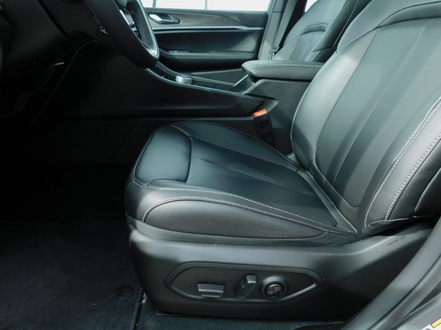 New 2026 Jeep Grand Cherokee Limited w/ Limited Altitude Package AWD/4WD image 9