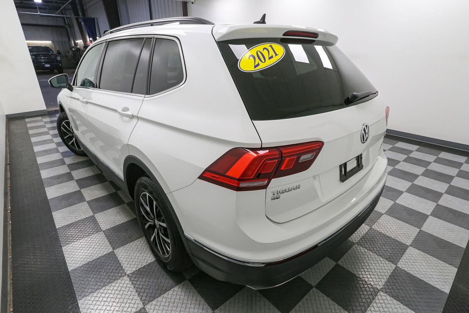 Certified 2021 Volkswagen Tiguan SE AWD/4WD image 11
