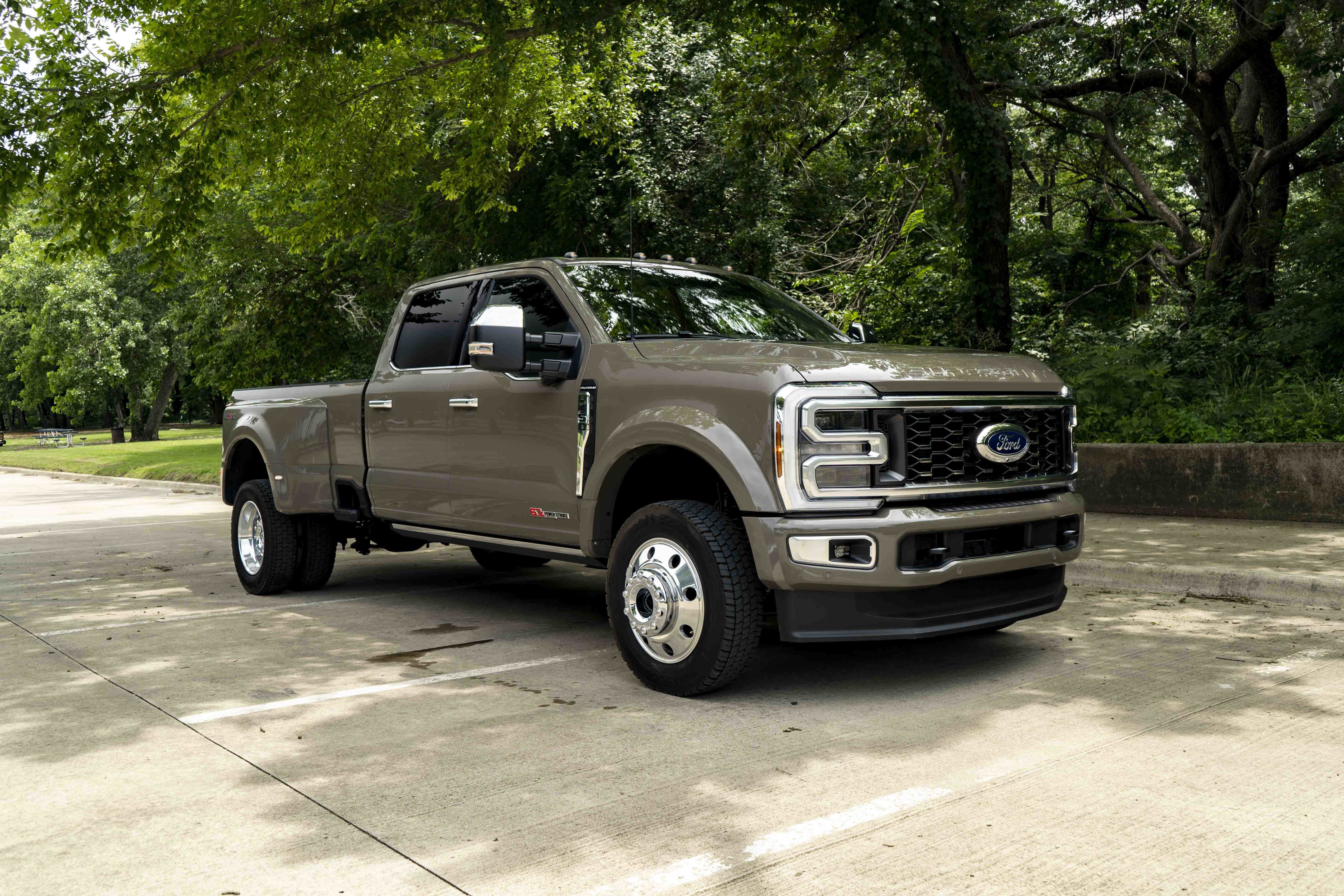Used 2026 Ford F450 Platinum w/ Platinum Plus Package AWD/4WD image 2