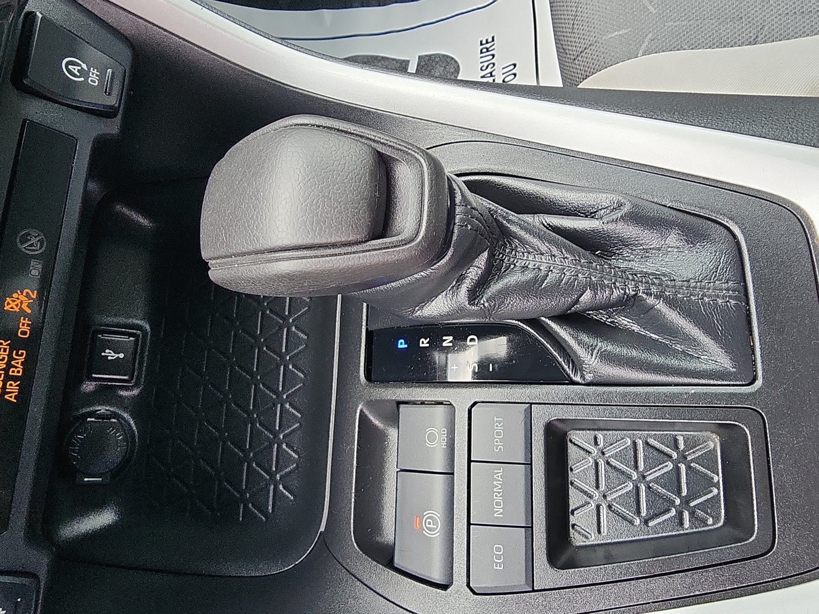 Used 2021 Toyota RAV4 XLE FWD image 19