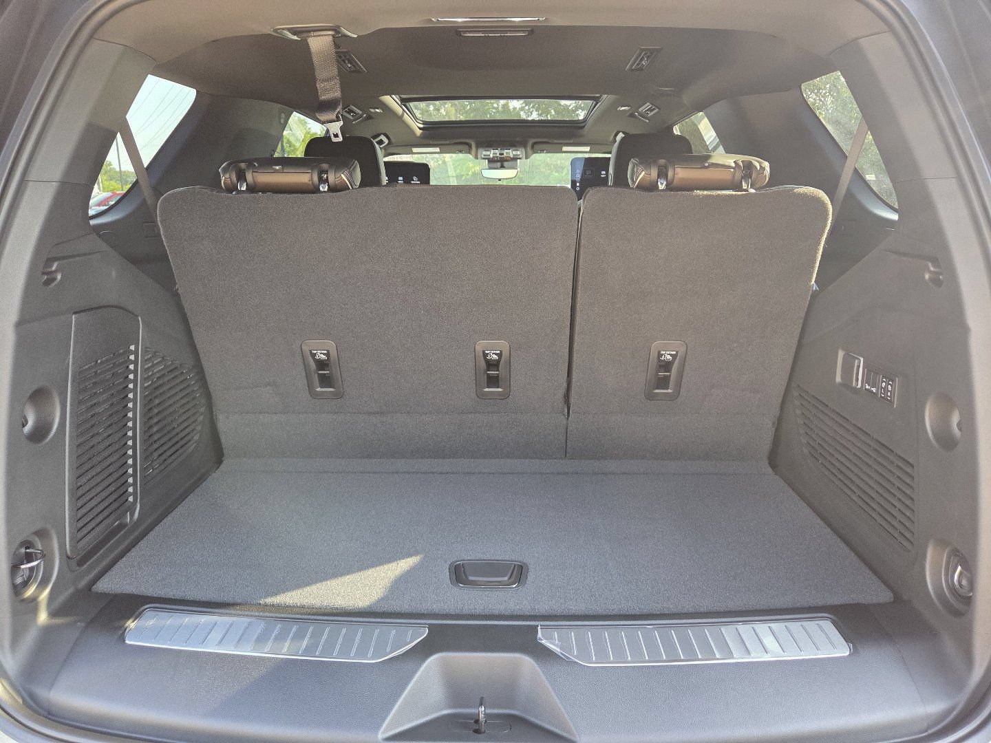 New 2026 GMC Yukon Denali Ultimate w/ LPO, Floor Liner Package AWD/4WD image 25