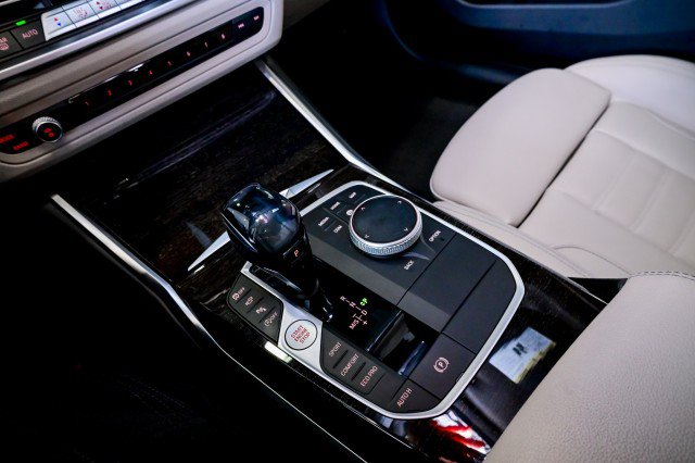 Used 2021 BMW 330i xDrive Sedan w/ M Sport Package AWD/4WD image 34