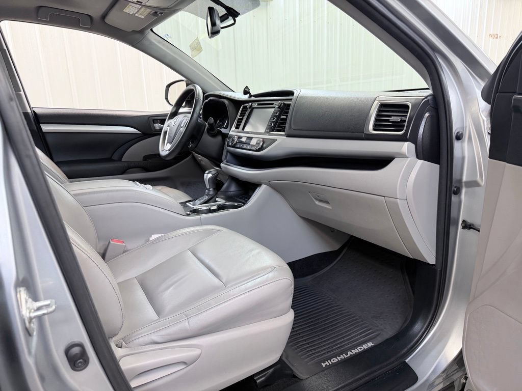 Used 2015 Toyota Highlander XLE AWD/4WD image 38