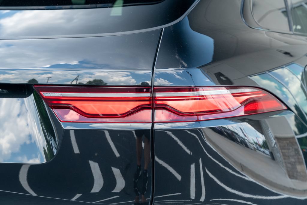 Used 2023 Jaguar F-PACE S AWD/4WD image 11