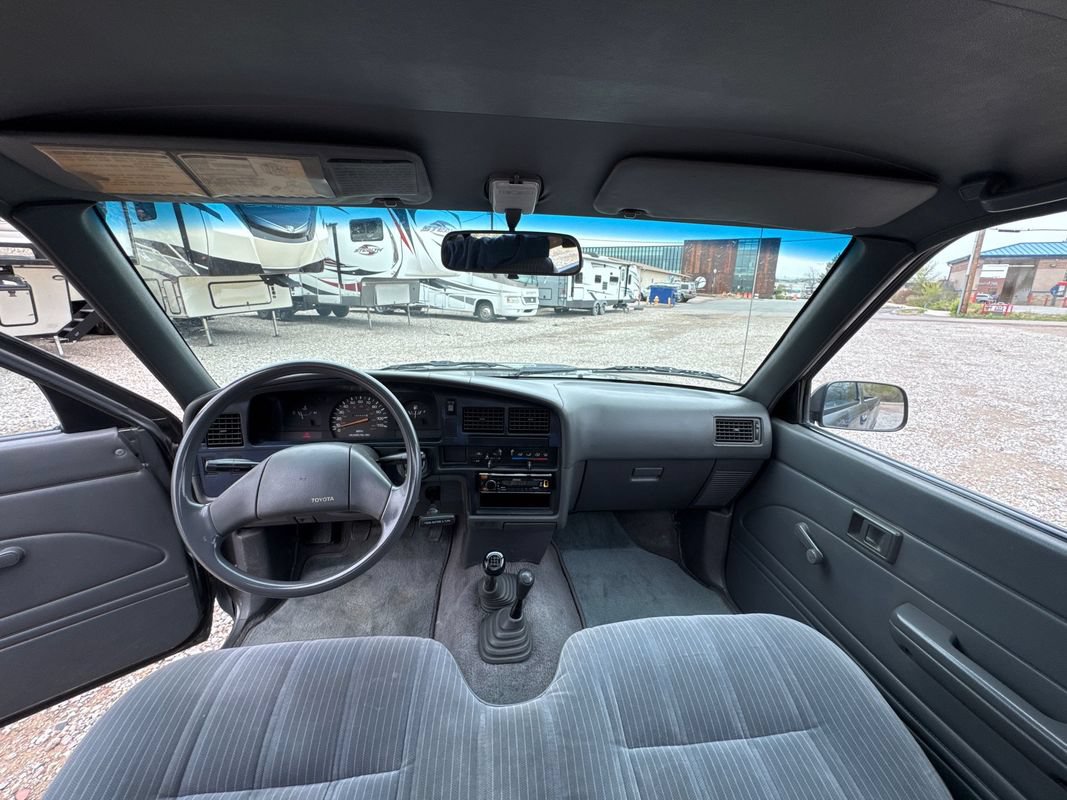 Used 1989 Toyota Pickup Deluxe AWD/4WD image 12