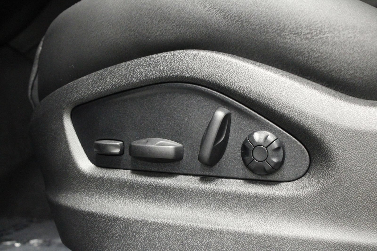 New 2026 Porsche Cayenne Coupe AWD/4WD image 30