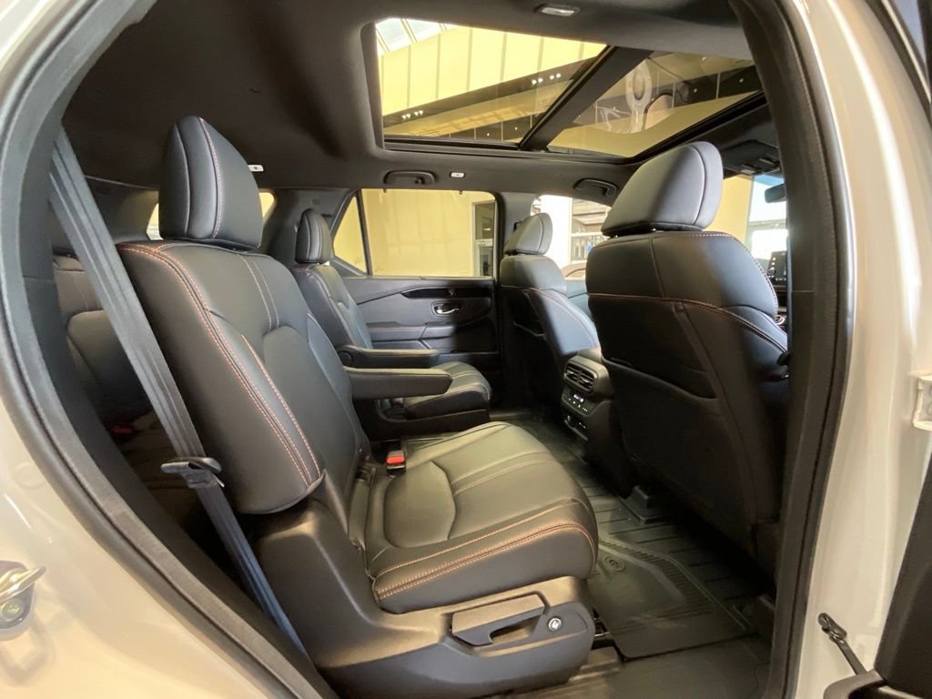 Used 2025 Honda Pilot TrailSport image 22