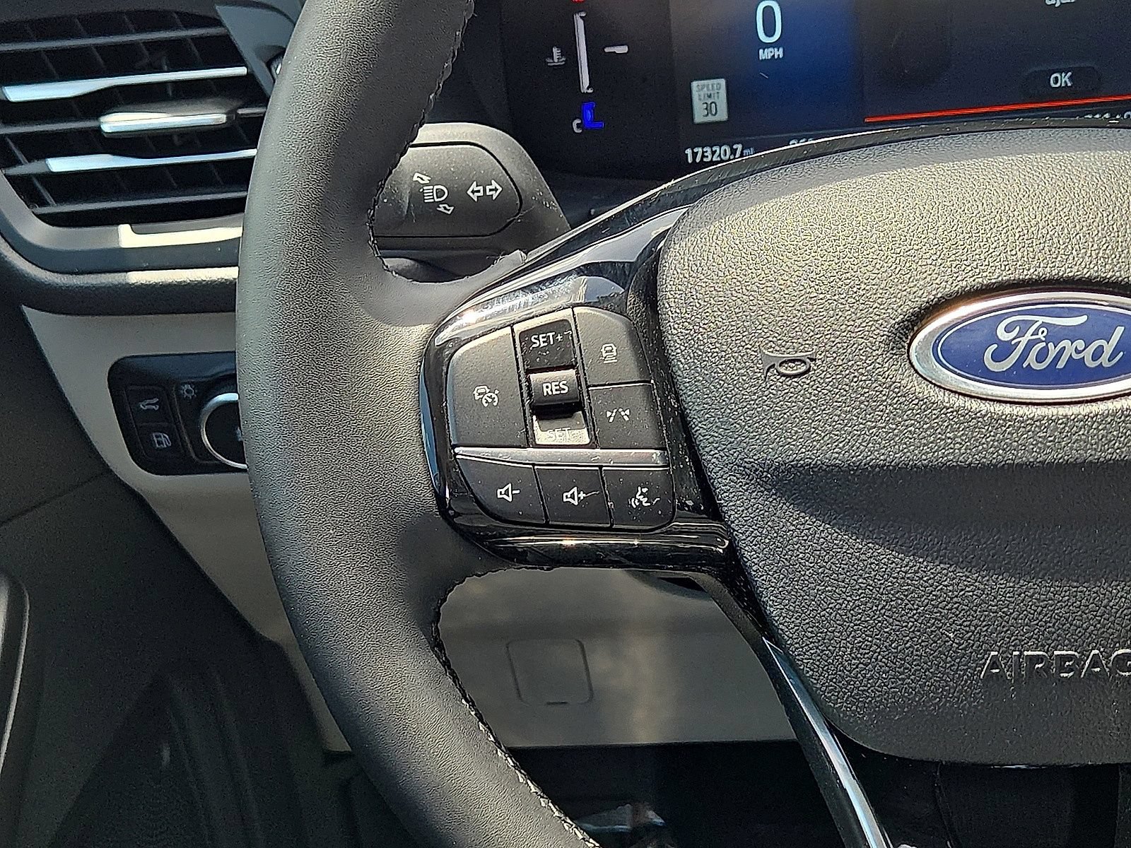 Used 2025 Ford Escape SE FWD image 19