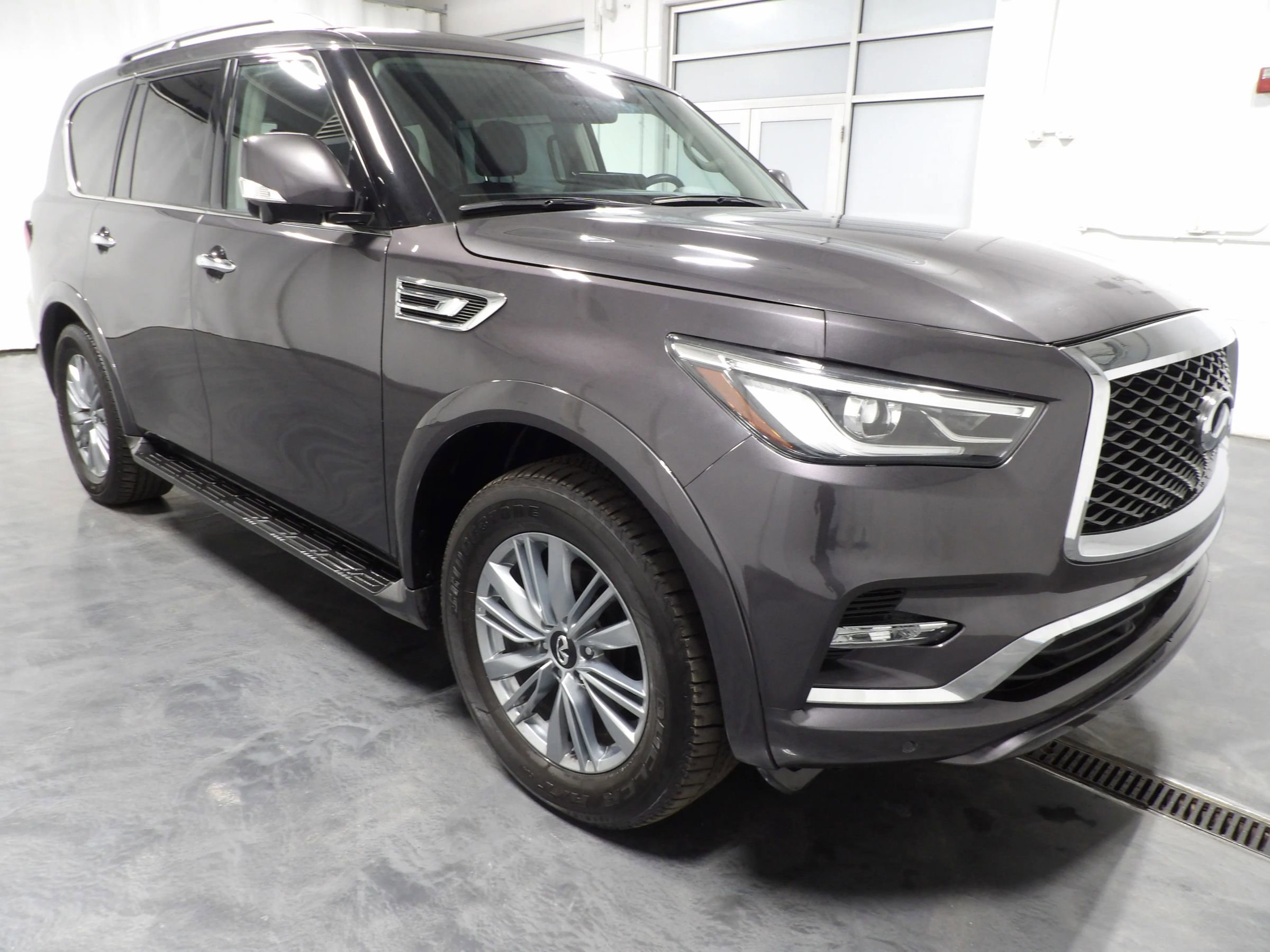 Used 2024 INFINITI QX80 Luxe image 2