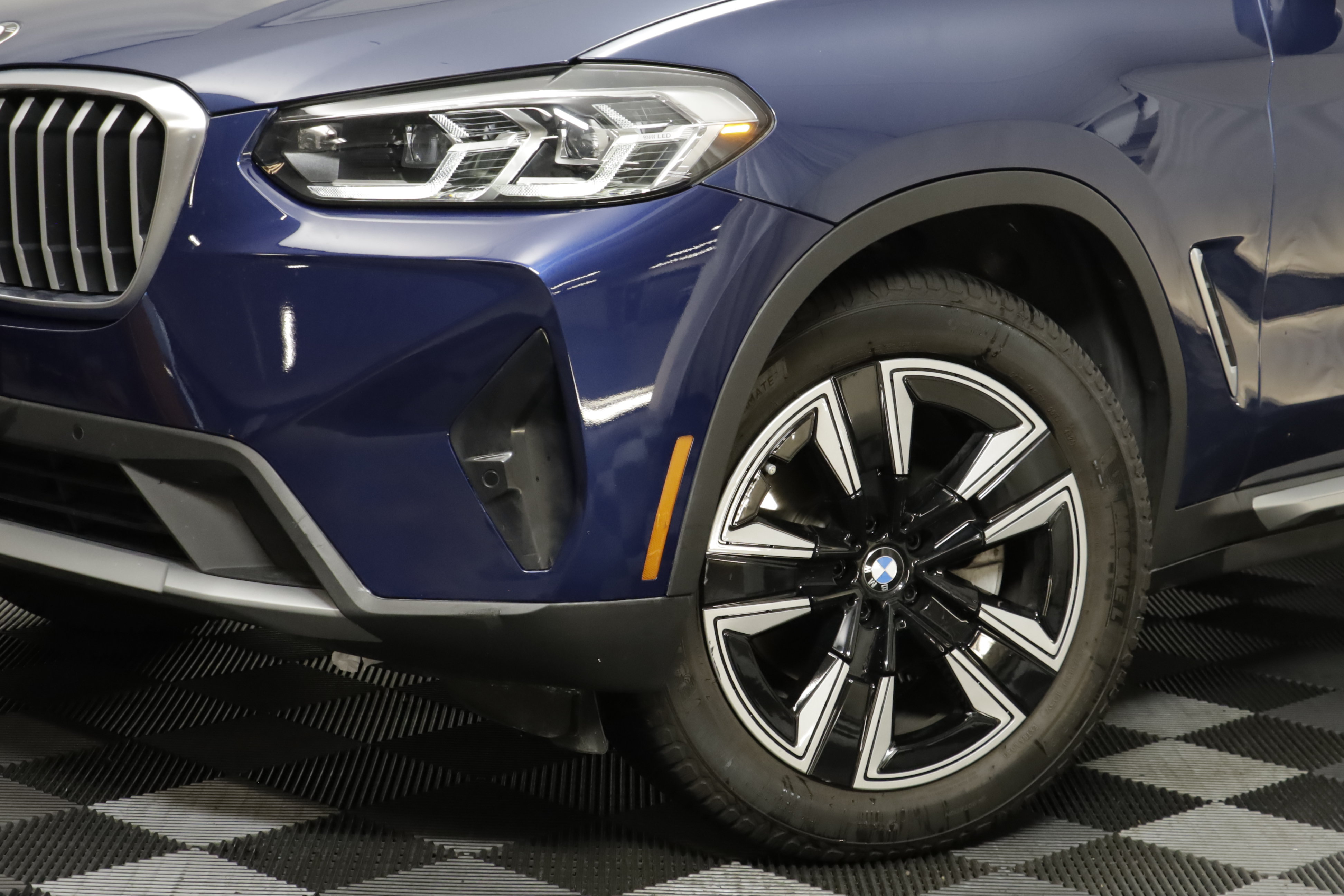 Used 2022 BMW X3 xDrive30i w/ Convenience Package AWD/4WD image 3