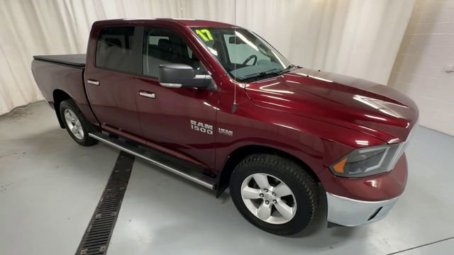 Used 2017 RAM 1500 Classic SLT w/ SLT Plus D￩cor Group image 2
